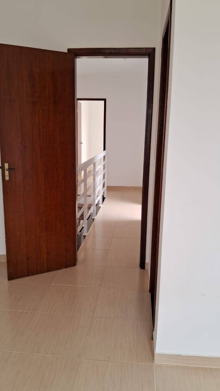 Casa para alugar com 3 quartos, 180m² - Foto 12