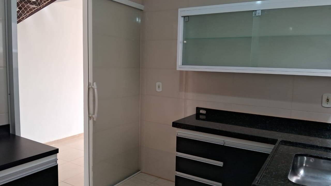 Casa para alugar com 3 quartos, 180m² - Foto 21